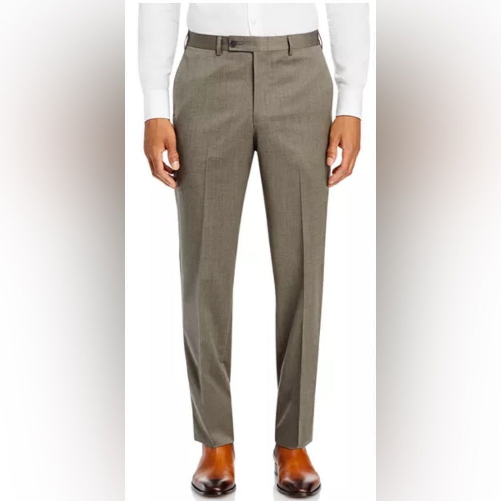 The Men’s Store Bloomingdale’s Size 40 NWT
Regular Fit Dress Pants Taupe